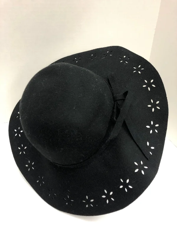 Hat By Clothes Mentor